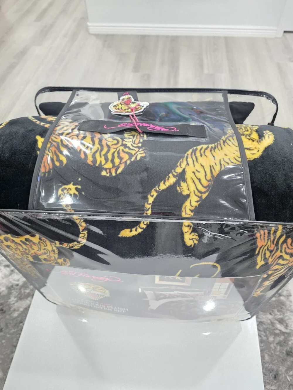 Ed Hardy KING 4 Piece Luxurious Tiger Plush Comforter Set New